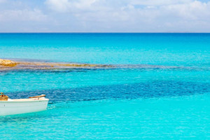 Formentera: il mare cristallino e delle barche